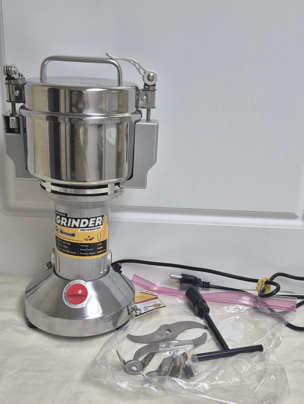 Cgoldenwall 700g Electric Grain Grinder 2400W 110V CG-700